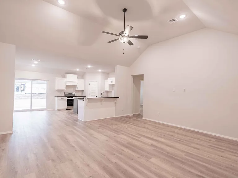 12461 S Lakewood Ave — Photo 6