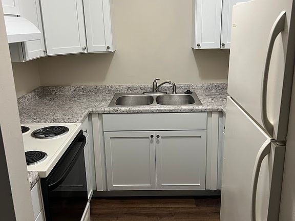 3rd image of 313 Higgins Dr #24