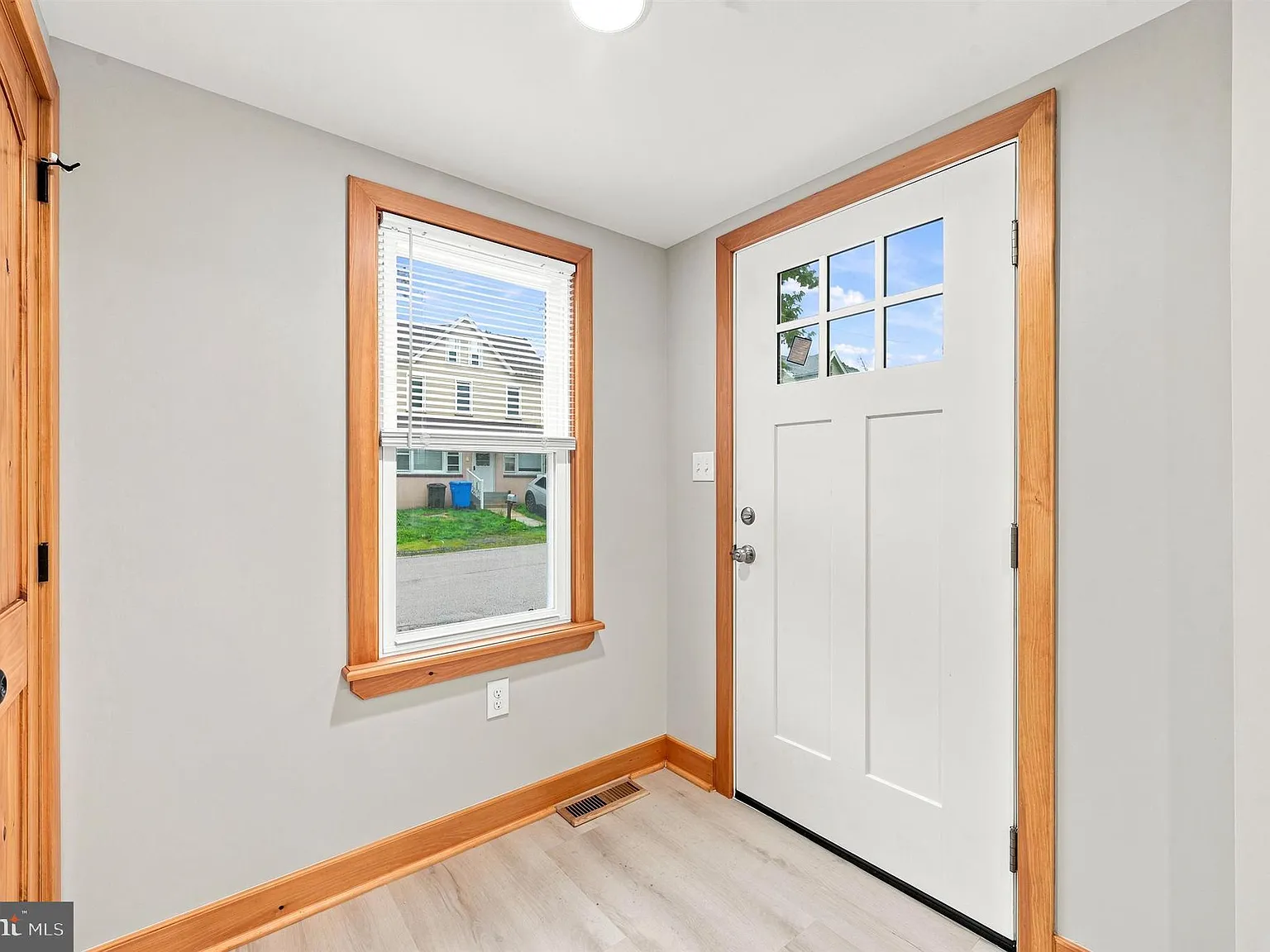 2 bed, 1.5 bath, 896 sqft, $2,450 — Photo 3
