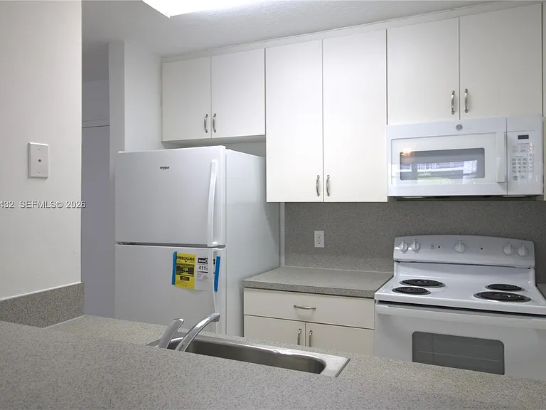 1225 NE 124th St #32B — Photo 2