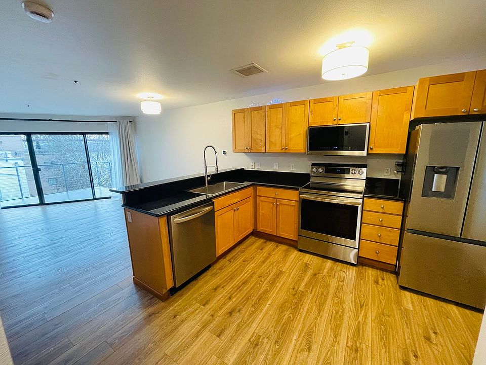 1st image of 720 NW Naito Pkwy APT D5