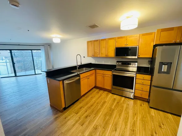 720 NW Naito Pkwy, Portland, OR