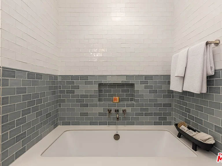 3544 Gardenia Ave — Photo 42