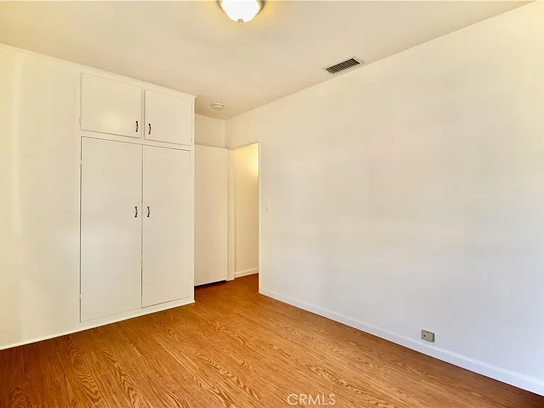 21470 Providencia St — Photo 15