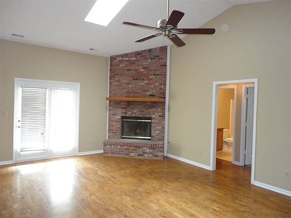 4th image of 7641 Blackthorn Ct