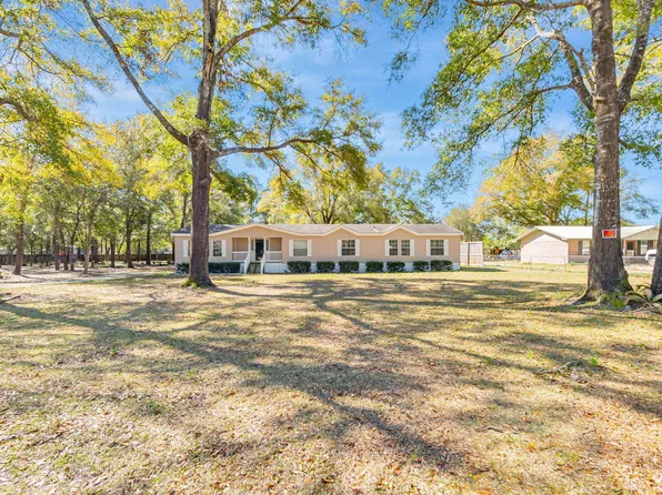 429 Woodlawn Rd, Freeport, FL 32439