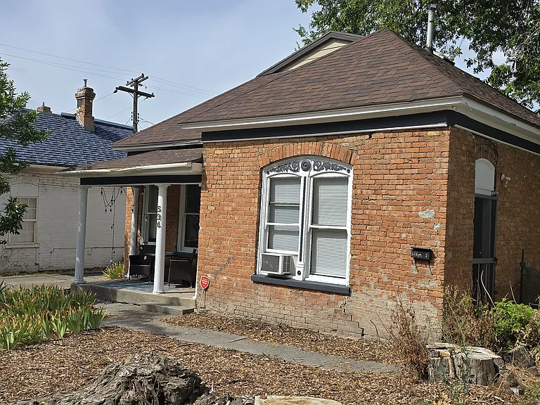 534 S Windsor St — Photo 2