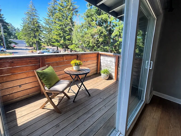 12702 E Burnside St #10 — Photo 10
