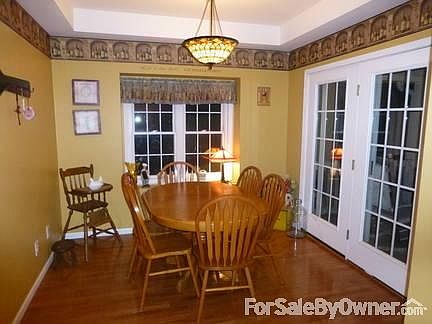 Living room
						:
						Wood burning fireplace