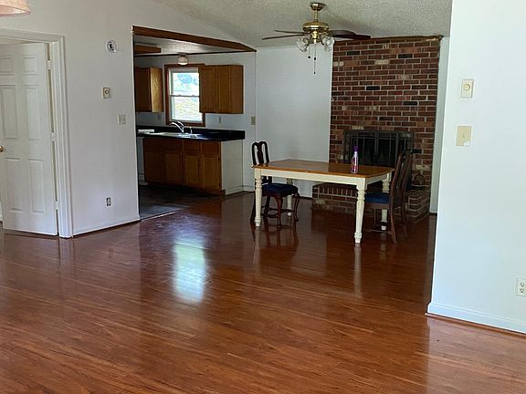 2nd image of 1063 Lakeview Dr