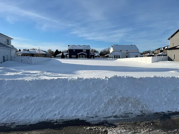 3635 Parker Pl N, Fargo, ND 58102