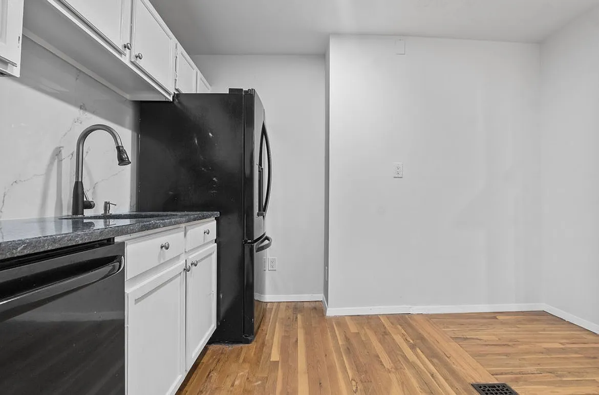 3 bed, 1080 sqft, $2,850 — Photo 2