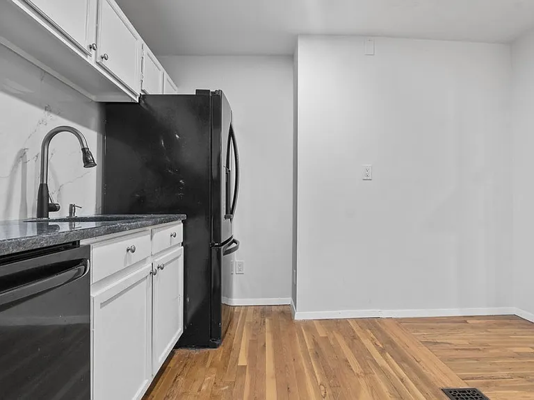 109 Grand Ave #1A — Photo 2