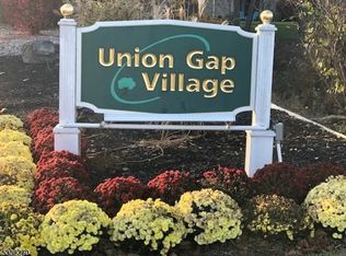 108 Overlook Dr, Clinton, NJ 08809