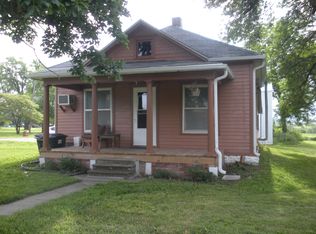 440 Pratt St, Whiting, KS 66552