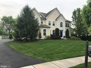 230 Shadybrooke Dr N, Douglassville, PA 19518