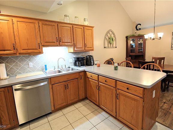 3rd image of 437 Coventry Ct