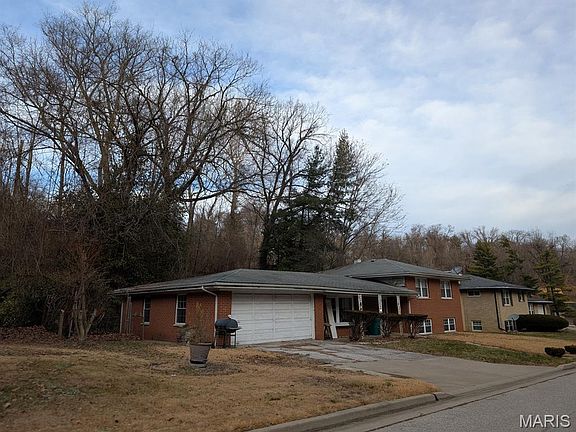 3rd image of 9002 De Boupre St