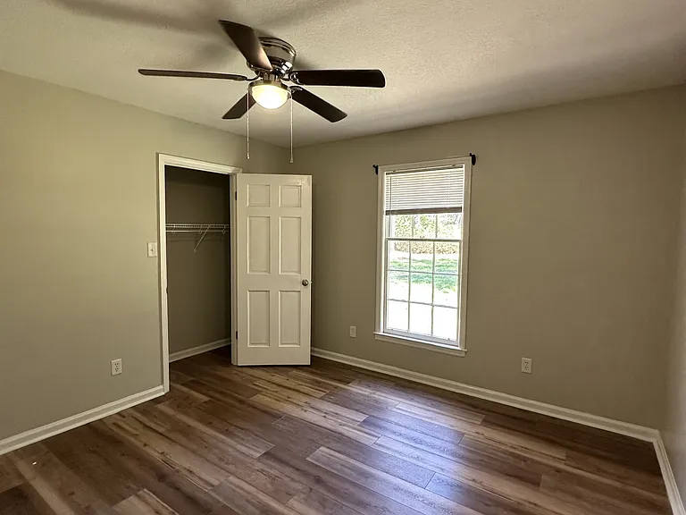 605 Honeysuckle Ln — Photo 9