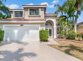 402 SW 183rd Ter, Pembroke Pines, FL 33029