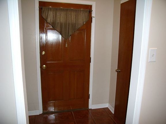 Foyer has beautiful ceramic tile floor