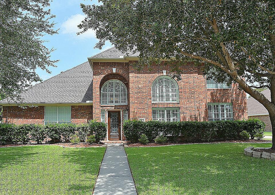 1st image of 18406 Autumn Park Dr