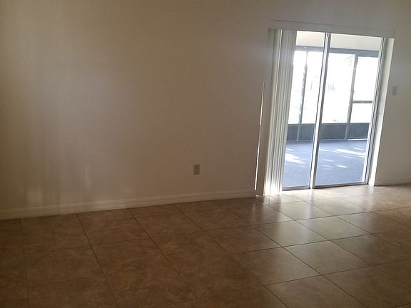 Master Bedroom doors to porc