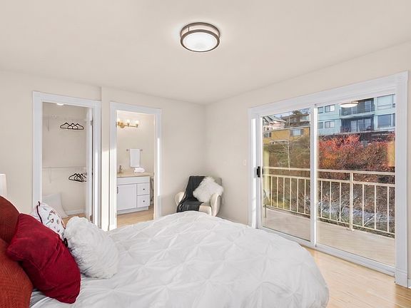 5th image of 2017 Eastlake Ave E APT 203