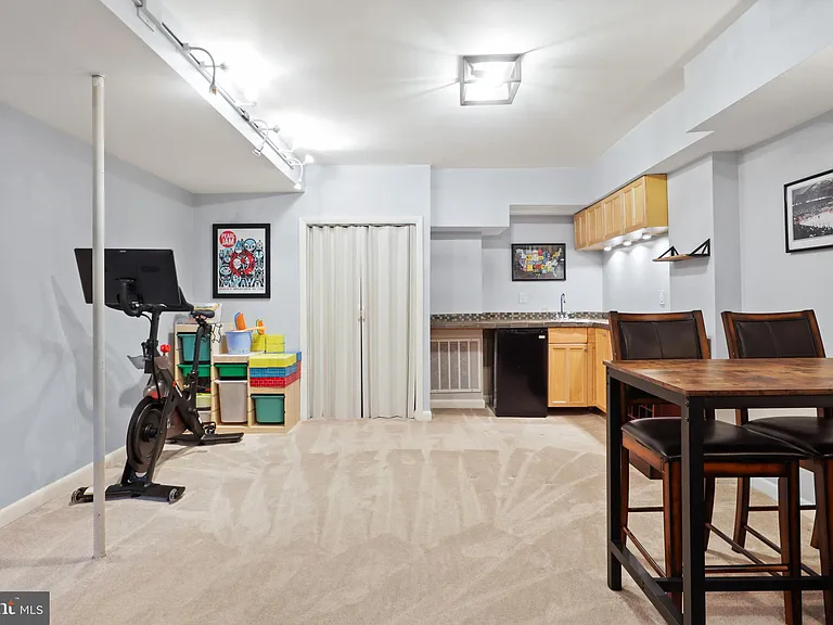 6915 Farragut Ave — Photo 17