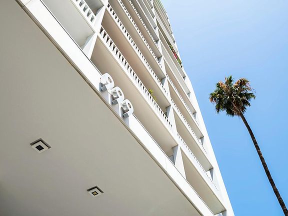3rd image of 999 N Doheny Dr APT 205