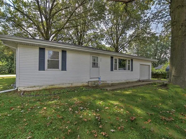 306 W Aholt St, Blue Mound, IL 62513