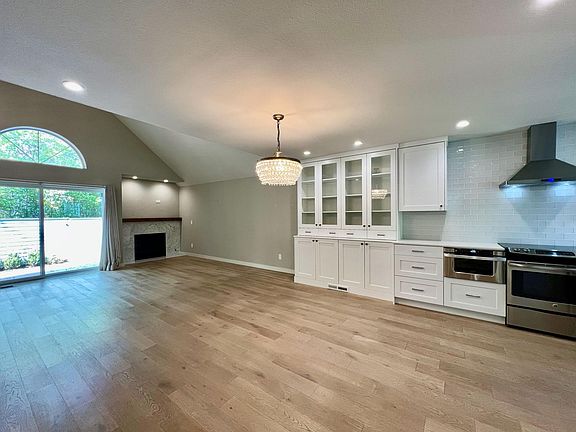 3rd image of 1524 Voorhees Cir