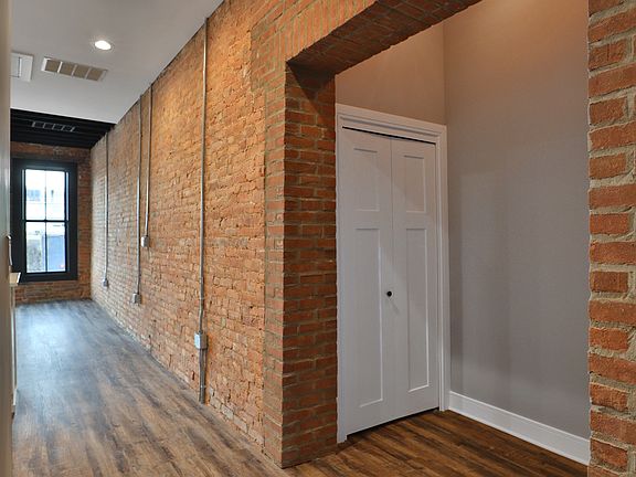 4th image of 360 S Washington Ave #360