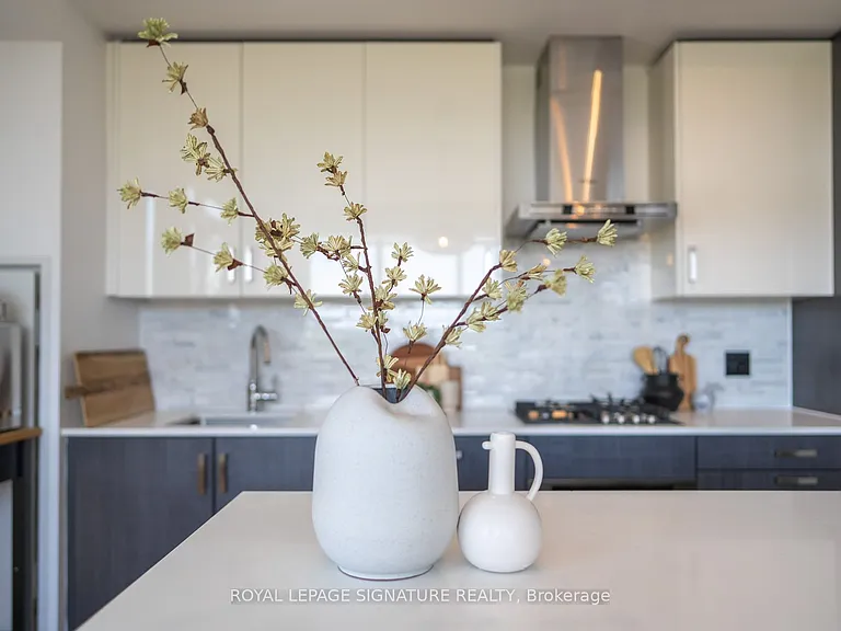 36 Howard Park Ave #610 — Photo 10