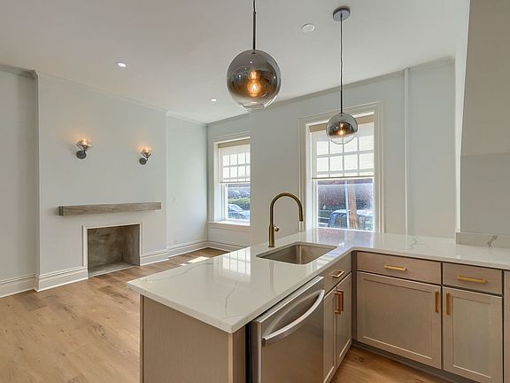 3rd image of 1701 N Front St #1R