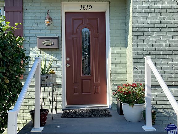 2nd image of 1810 E Scott St