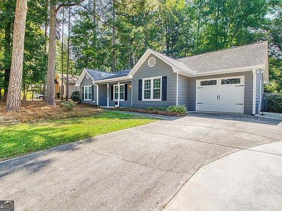 3rd image of 816 Bedford Park