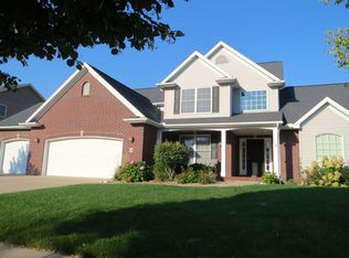 13 Stonehedges Ct, Bloomington, IL 61705