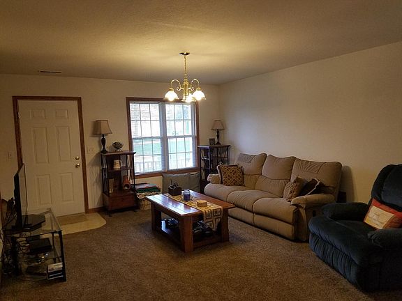 3rd image of 571 James Dr