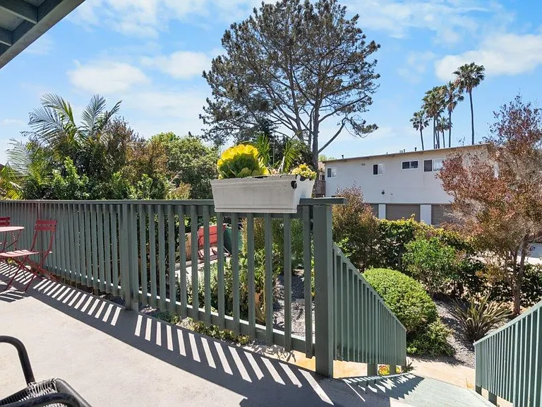 Sierra Seaside Flats $ 3295 ...1 Block To Beach....Top Floor Views — Photo 34