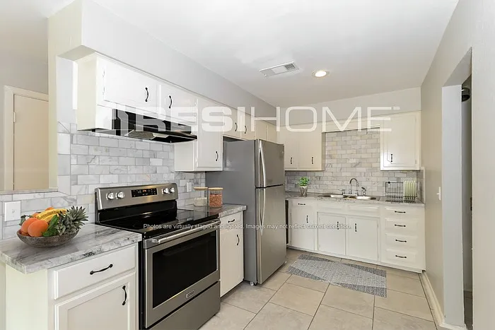 1021 Baldwin St — Photo 2