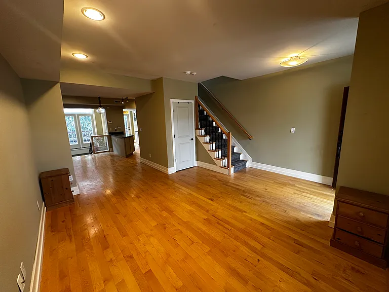 233 16th St SE — Photo 7