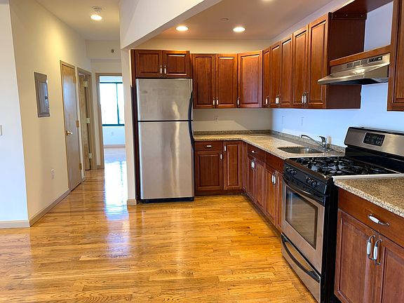 2nd image of 5828 44th Ave APT 8E