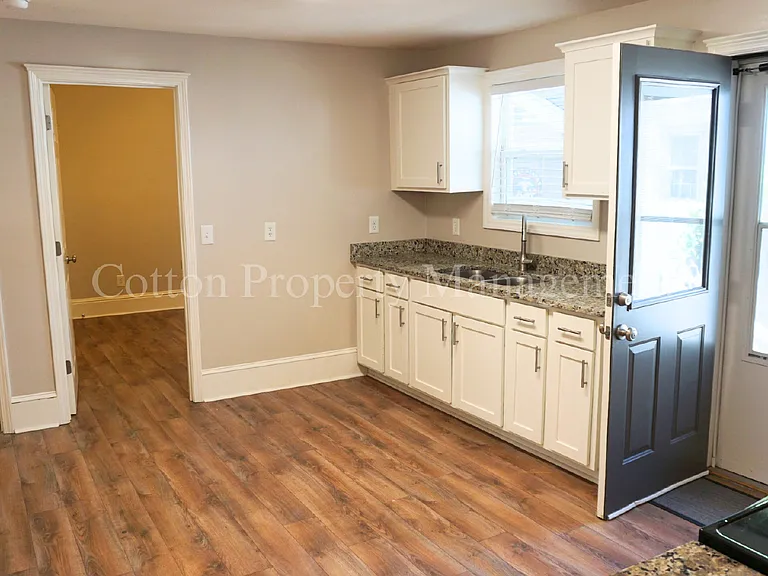 605 Harnett St — Photo 2