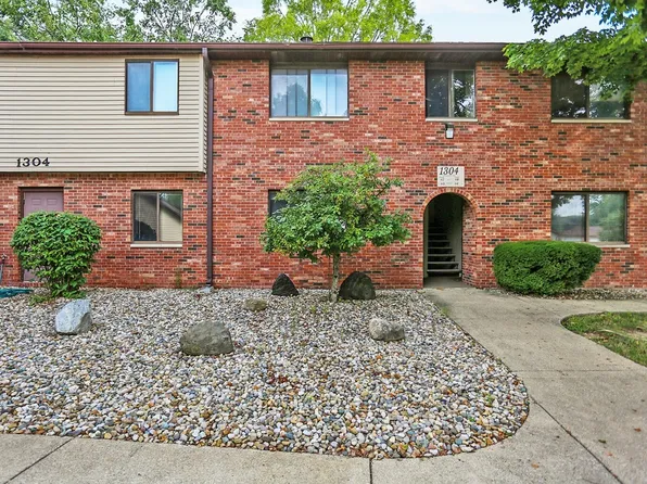 1304 Christopher Cir, Urbana, IL 61802