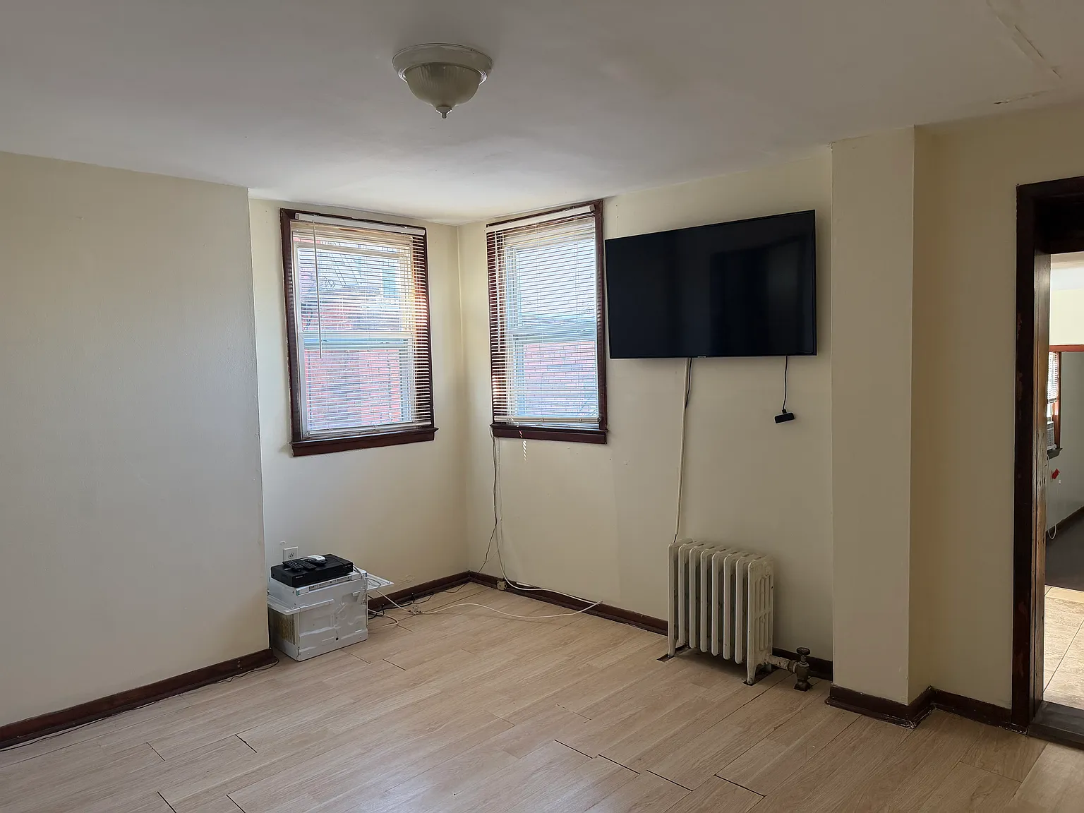 3 bed, 1200 sqft, $2,400 — Photo 3