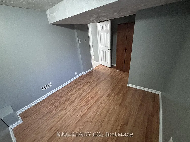 84 Carter Dr #LOWER — Photo 5