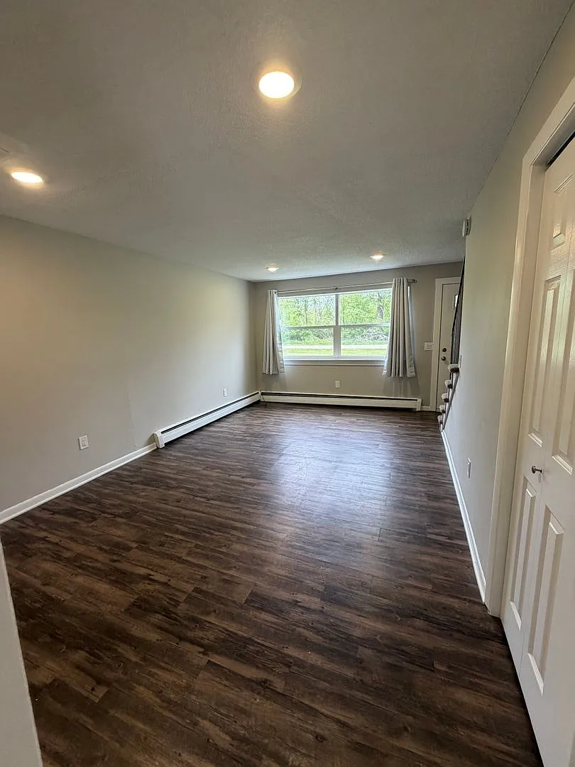 Building Photo - 6438-6692 Martinie Dr
