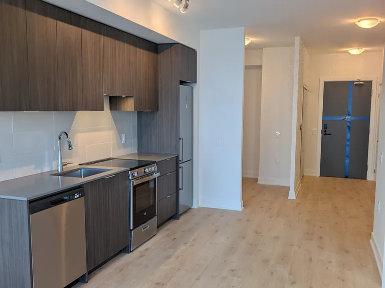 2088 James St #1007 — Photo 12