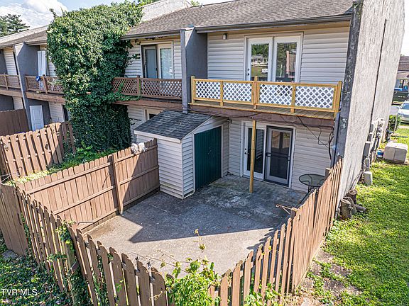 4th image of 807 7th St #807